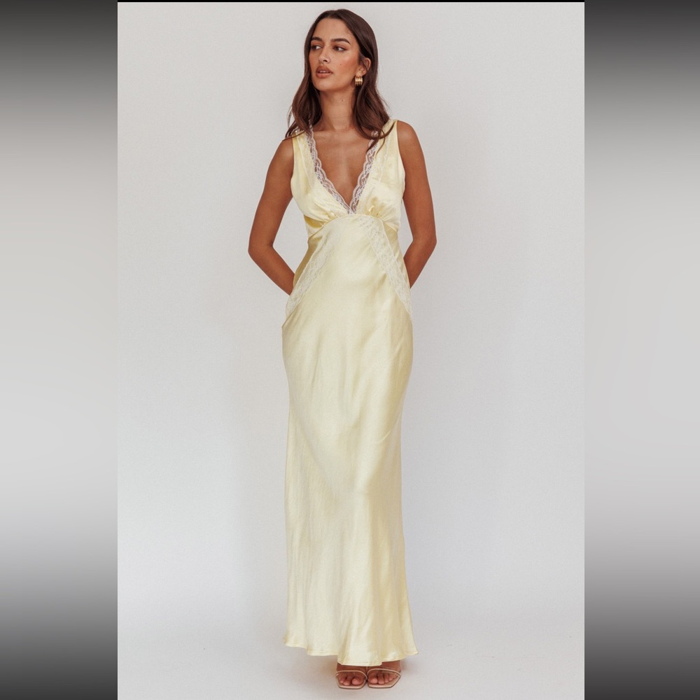 SELFIE LESLIE IVONNE LACE TRIM MAXI DRESS